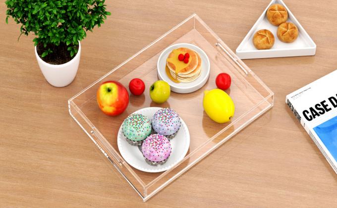 Plateau de service transparent à l'épreuve des déversements - Organiseur de plateau décoratif acrylique pour une table basse ottomane avec poignées 11