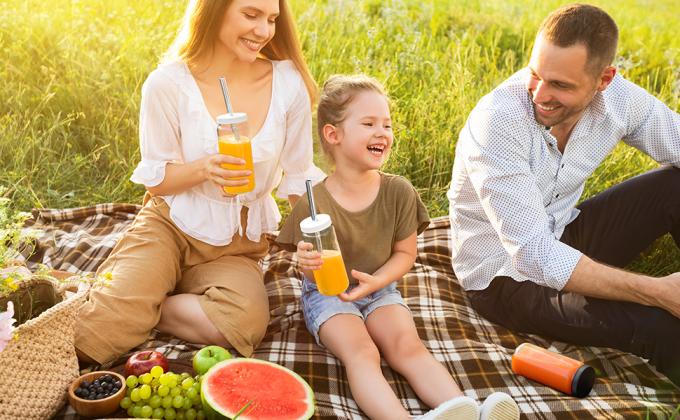 Bouteilles de jus en verre avec 2 paillettes et 2 couvercles à trou- 16 OZ Bouteilles de boisson de voyage, tasses d'eau à couvercle étanche noir 8