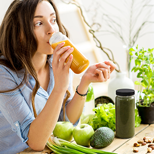 Bouteilles de jus en verre avec 2 paillettes et 2 couvercles à trou- 16 OZ Bouteilles de boisson de voyage, tasses d'eau à couvercle étanche noir 11