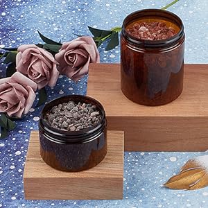 Des bocaux en plastique ambre avec couvercles et étiquettes, 12 paquets de contenants cosmétiques bruns vides pour les produits de beauté, beurre corporel 1