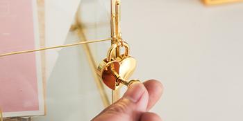 Bo&icirc;te &agrave; cartes de mariage en verre avec fente, grande bo&icirc;te &agrave; cartes transparente Bo&icirc;te de stockage de cartes-cadeaux en laiton en or avec verrou pour mariage 5