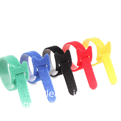 Des attaches en velours colorées, des attaches de câbles de fixation réutilisables, du tissu en microfibre de 6 pouces