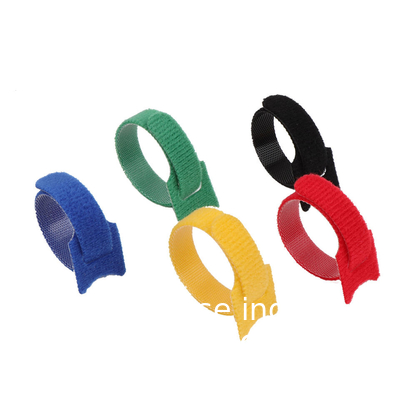 Des attaches en velours colorées, des attaches de câbles de fixation réutilisables, du tissu en microfibre de 6 pouces