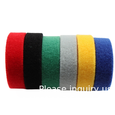 Des attaches en velours colorées, des attaches de câbles de fixation réutilisables, du tissu en microfibre de 6 pouces
