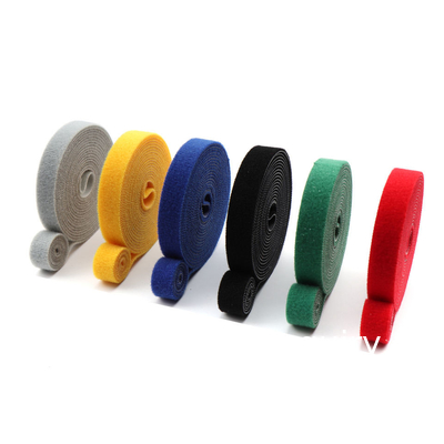 Des attaches en velours colorées, des attaches de câbles de fixation réutilisables, du tissu en microfibre de 6 pouces