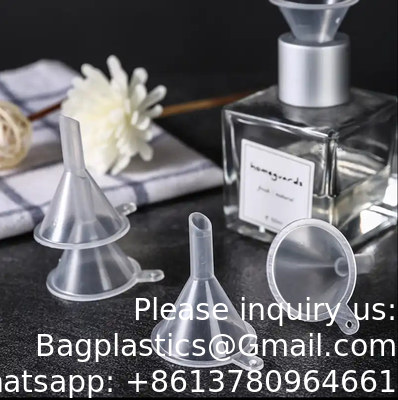 Des entonnoirs de laboratoire jetables en plastique, des entonnoirs en plastique transparent, des entonnoirs en plastique PP transparents, des mini-parfumes