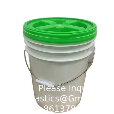 Un seau avec couvercle de Gamma Seal, HDPE, de qualité alimentaire rouge sans BPA