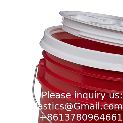 Un seau avec couvercle de Gamma Seal, HDPE, de qualité alimentaire rouge sans BPA
