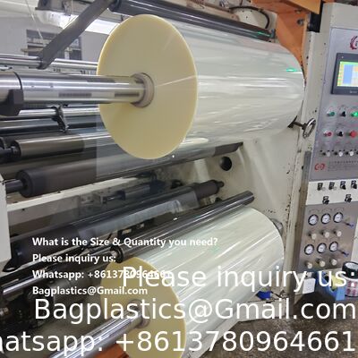 Tube central plié transparent à fort rétrécissement 40/50 microns, films rétractables PETG PVC personnalisés à fort rétrécissement 30 µm-60 µm pour l'impression d'étiquettes de boissons